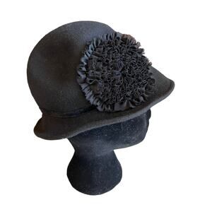 White House Black Market WHBM Wool Cloche hat Black